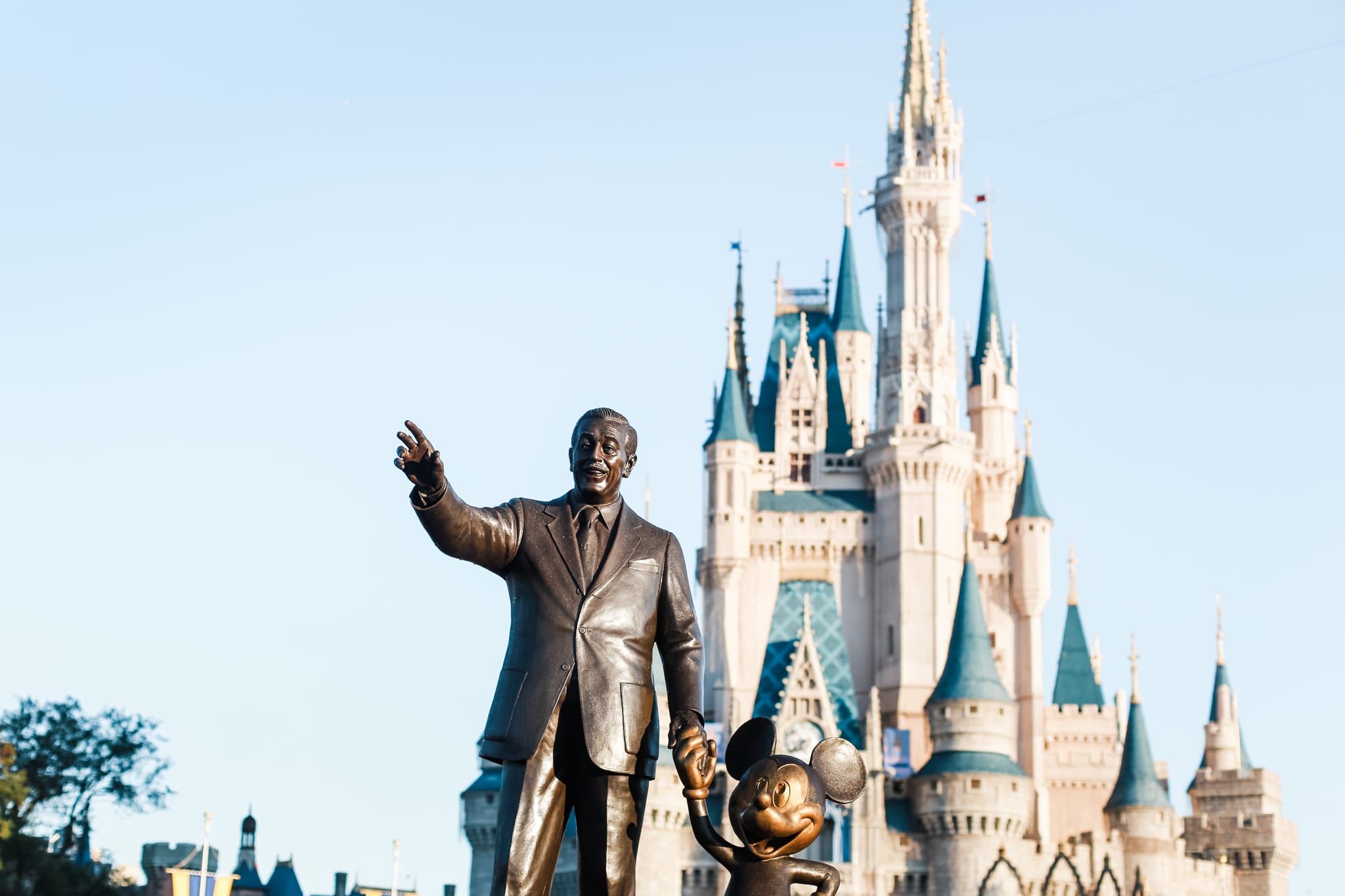 Helena Woods Travel Guide to Walt Disney World Magic Kingdom 2018 Dining, Shows, Attractions for Adults Couples