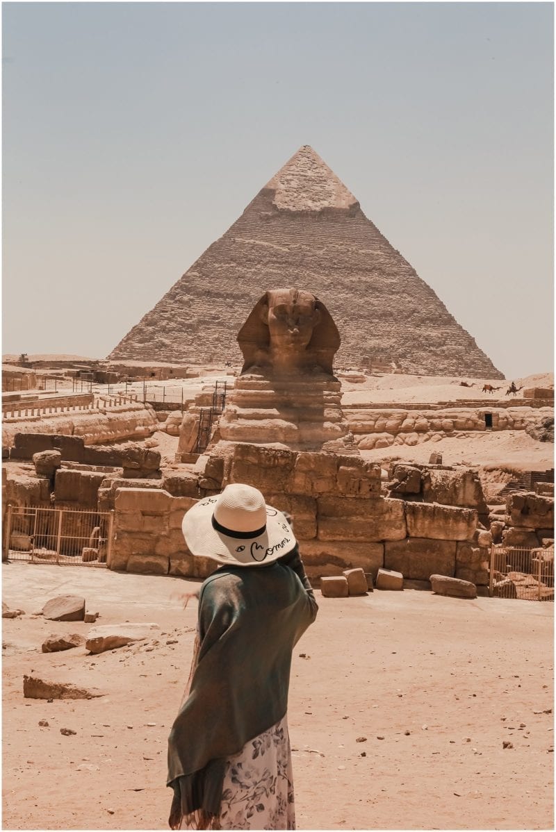 Helena Woods photographer in front of the Sphinx and pyramids of Giza in Egypt