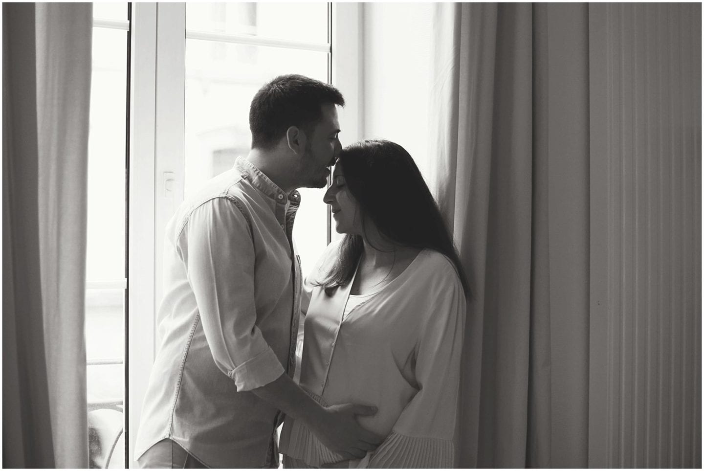 kissing couple during pregnancy photographed by connecticut nyc maternity and newborn photographer Helena Woods