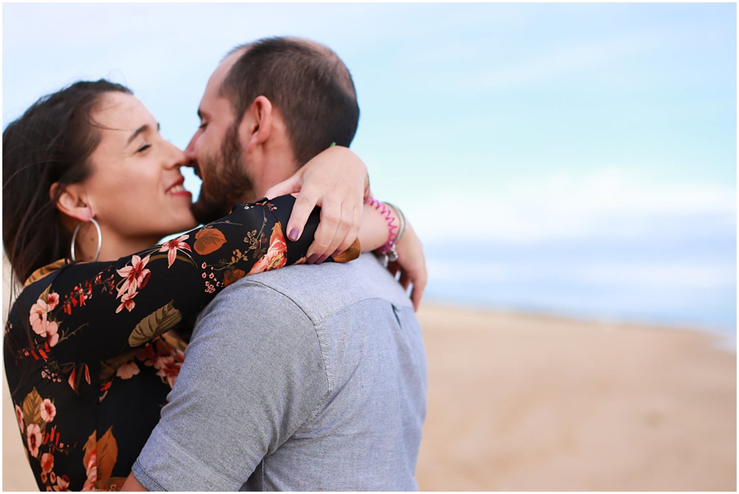 couple kissing on a Portugal beach 
