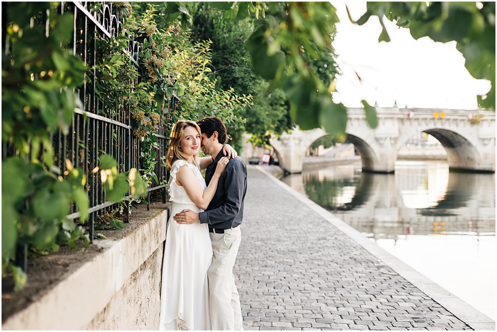 anniversary couples session at sunrise on Pont Neuf Paris