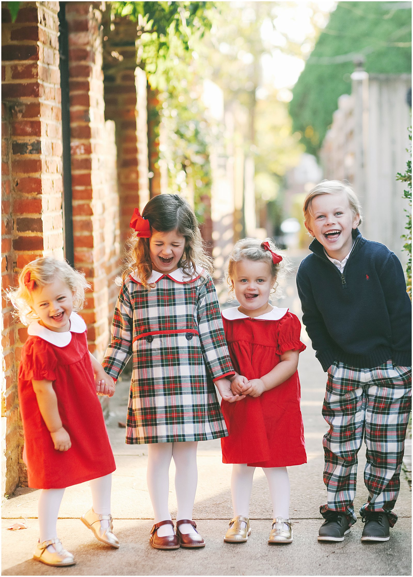 Family shows what to wear for family christmas photos with Helena Woods