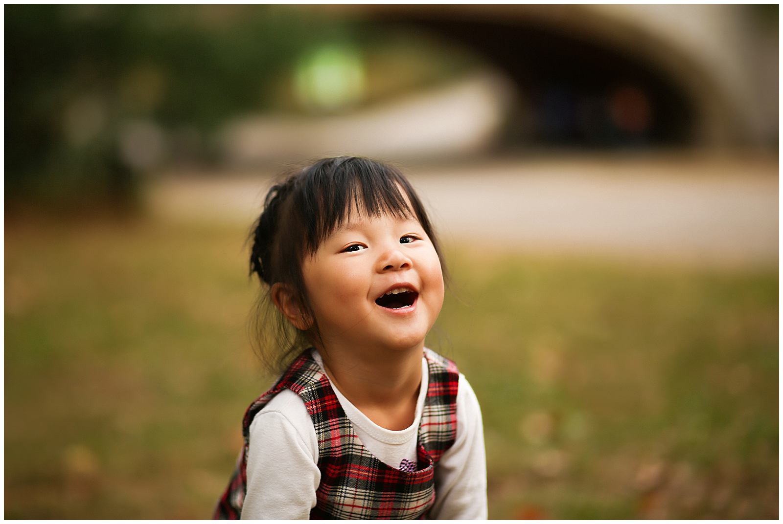 kid laughing from a funny family photography prompt